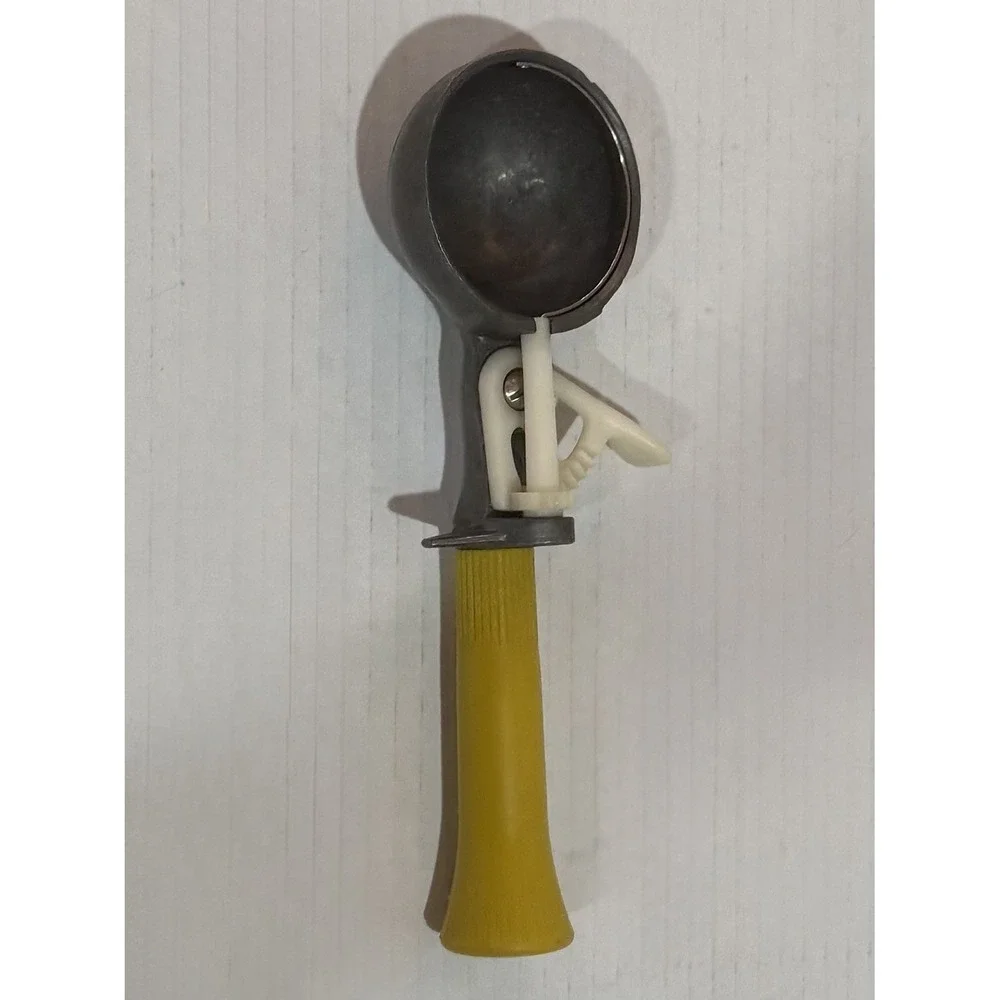 Vintage Metal Ice Cream Scoop w/ Trigger Handle – Yellow Handle – USA Made
